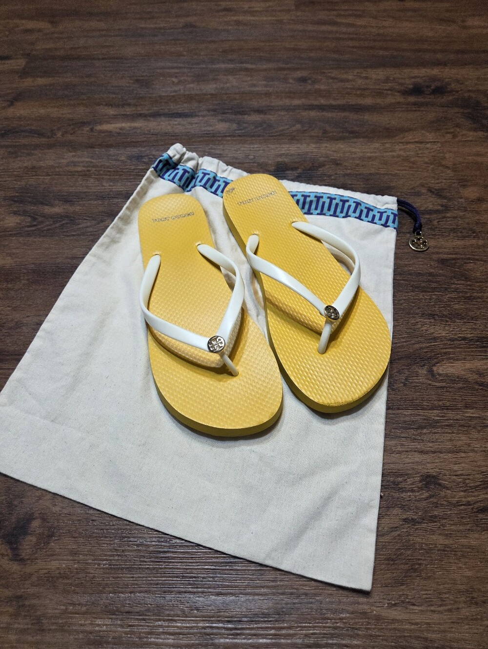 Tory Burch Kira Medallion Yellow Cream Flip Flops Sandals W/ Dust Bag 10